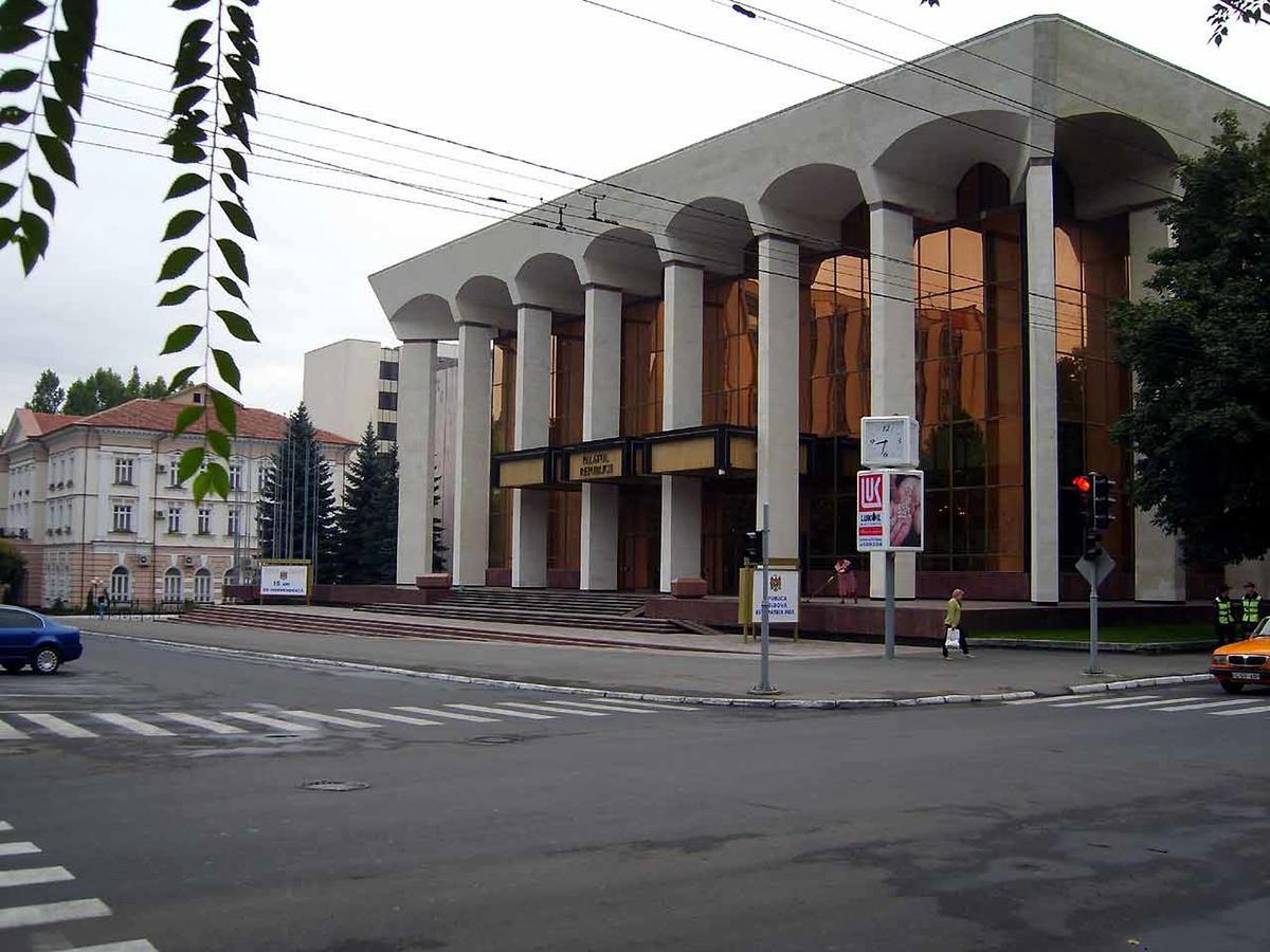 2 Bedrooms Heart Of City Center Kiszyniów Zewnętrze zdjęcie
